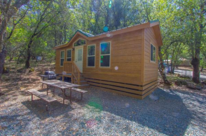 Oakzanita Springs Camping Resort Cottage 4